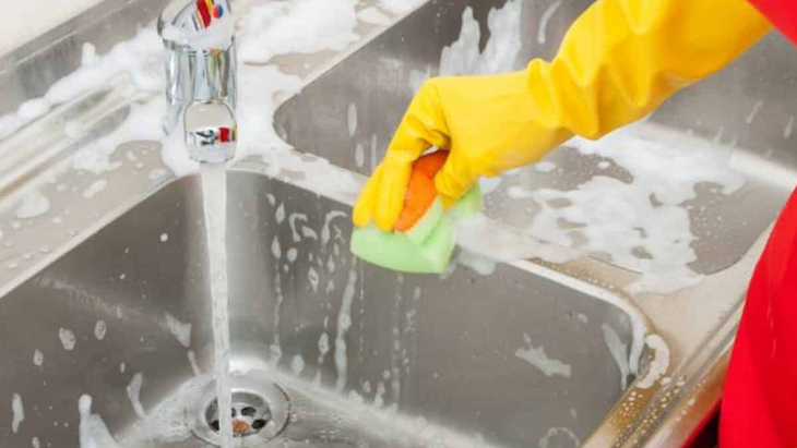 cách vệ sinh bồn rửa chén
