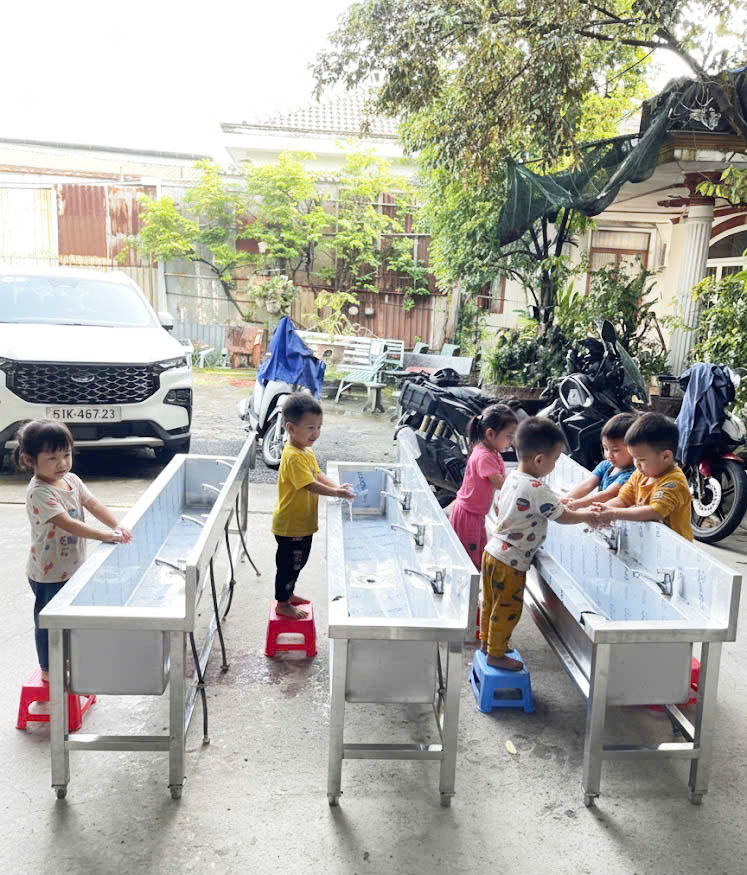 bồn rửa tay trường học