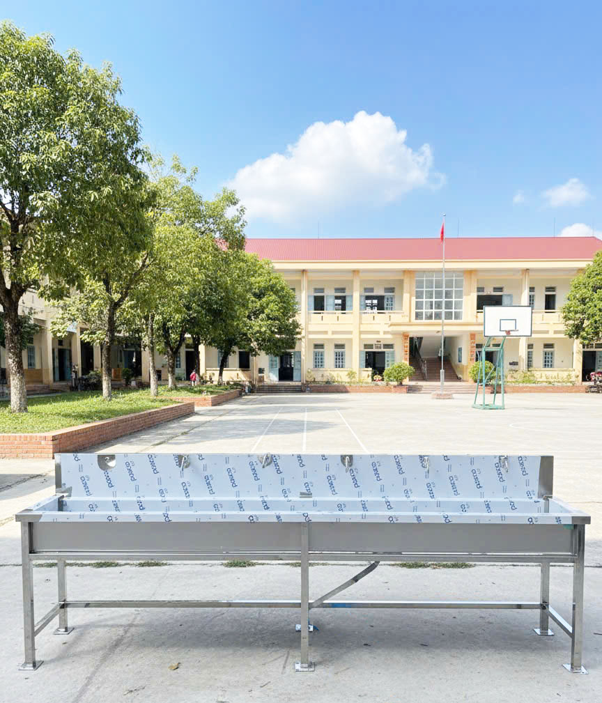 máng rửa tay trường học