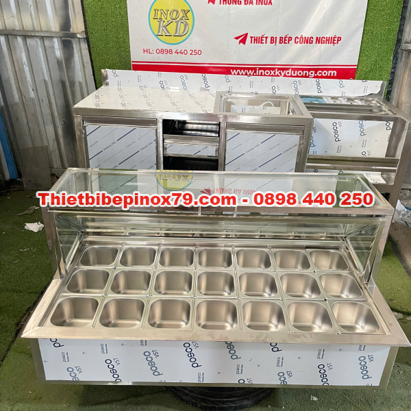 THÙNG ĐÁ INOX 304 ÂM QUẦY 21 KHAY TOPPING NẮP KÍNH LẬT CHUYÊN NGHIỆP, HIỆN ĐẠI, TIỆN LỢI