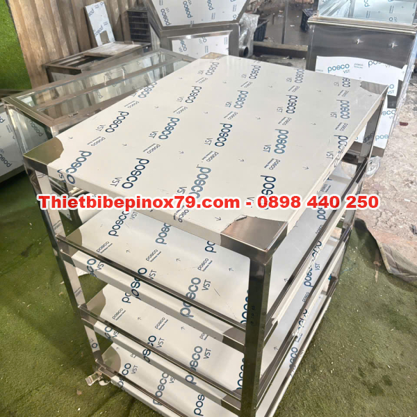 BÀN INOX 4 TẦNG CÓ CHÂN BÁNH XE GIẢI PHÁP LƯU TRỮ VÀ DI CHUYỂN LINH HOẠT