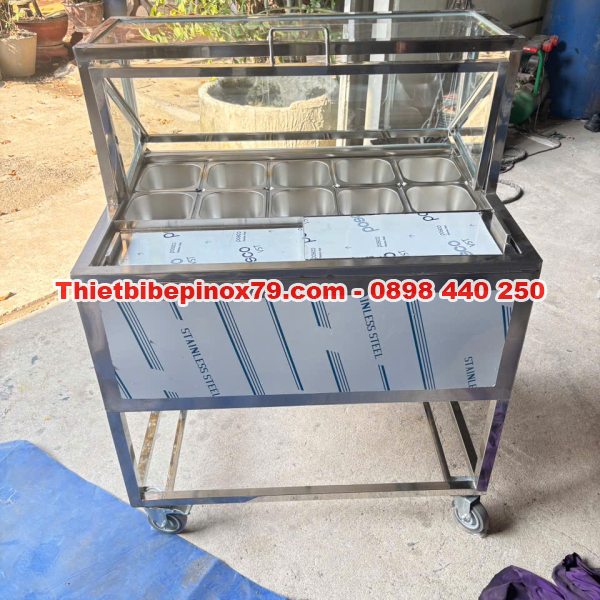 THÙNG ĐÁ INOX KHAY TOPPING NẮP KÍNH LẬT CÓ CHÂN BÁNH XE GIÚP TỐI ƯU KHÔNG GIAN PHA CHẾ