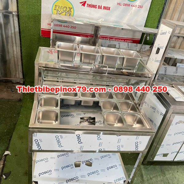 THÙNG ĐÁ INOX 304 TÍCH HỢP 15 KHAY TOPPING 1/6 NẮP KÍNH LẬT CÓ CHÂN BÁNH XE, GIÁ XƯỞNG