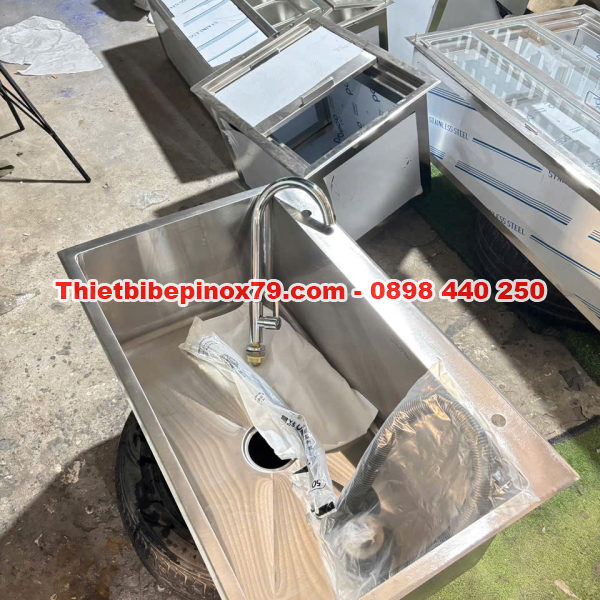 CHẬU RỬA INOX 304 ÂM QUẦY – THIẾT KẾ GỌN GÀNG, TIỆN LỢI, TỐI ƯU KHÔNG GIAN PHA CHẾ