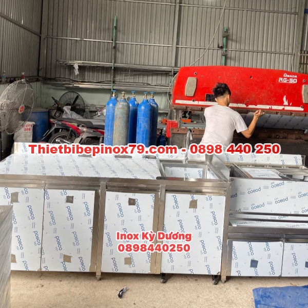 QUẦY PHA CHẾ INOX 304 TÍCH HỢP CHẬU RỬA, THÙNG ĐÁ KHAY TOPPING, KHAY ĐỂ SIRUP VÀ TỦ LƯU TRỮ