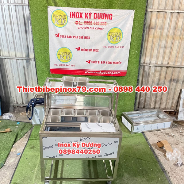 THÙNG ĐÁ INOX 304 10 KHAY TOPPING 1/6 CÓ CHÂN BÁNH XE VÀ KỆ TRÊN THIẾT KẾ TỐI ƯU, HIỆN ĐẠI