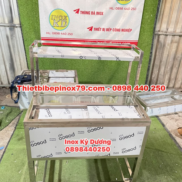 THÙNG ĐÁ INOX 304 10 KHAY TOPPING 1/6 CÓ CHÂN BÁNH XE VÀ KỆ TRÊN THIẾT KẾ TỐI ƯU, HIỆN ĐẠI