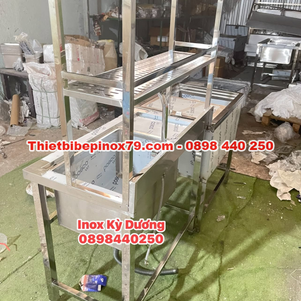 CHẬU RỬA INOX 304 1 HỘC CÓ BÀN CHỜ VÀ KỆ TRÊN THIẾT KẾ ĐA NĂNG, GIA CÔNG TẠI XƯỞNG
