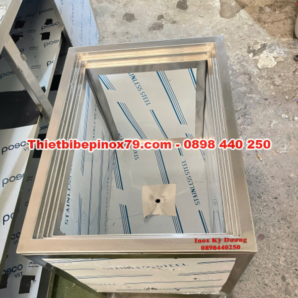 THÙNG ĐÁ INOX 304 CÓ CHÂN CAO CẤP – TIỆN LỢI  VÀ BỀN BỈ