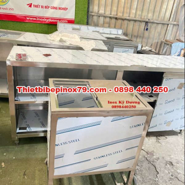 THÙNG ĐÁ INOX 304 CÓ CHÂN CAO CẤP – TIỆN LỢI  VÀ BỀN BỈ
