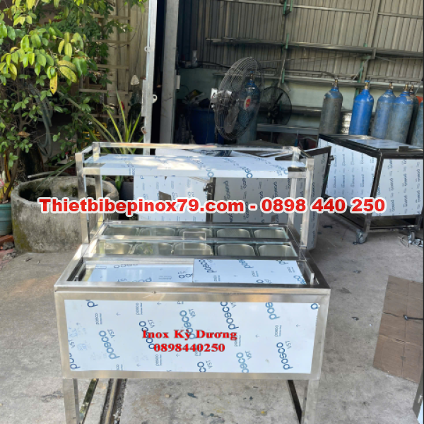 THÙNG ĐÁ INOX CÓ CHÂN TÍCH HỢP KHAY TOPPING GIẢI PHÁP BẢO QUẢN HIỆN ĐẠI CHO TRÀ SỮA