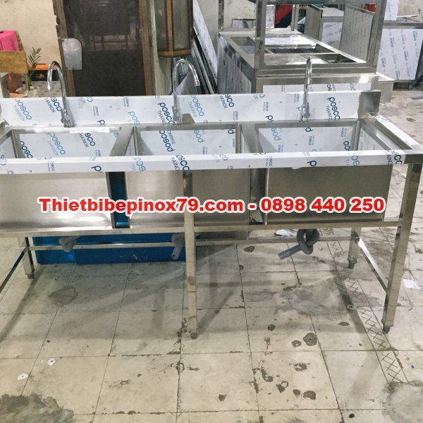 CHẬU RỬA CÔNG NGHIỆP BA HỌC CÓ CHÂN ĐỨNG