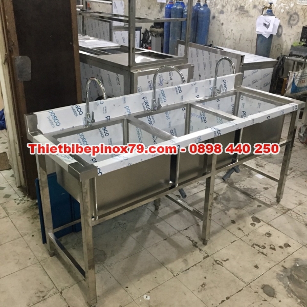 CHẬU RỬA CÔNG NGHIỆP BA HỌC CÓ CHÂN ĐỨNG