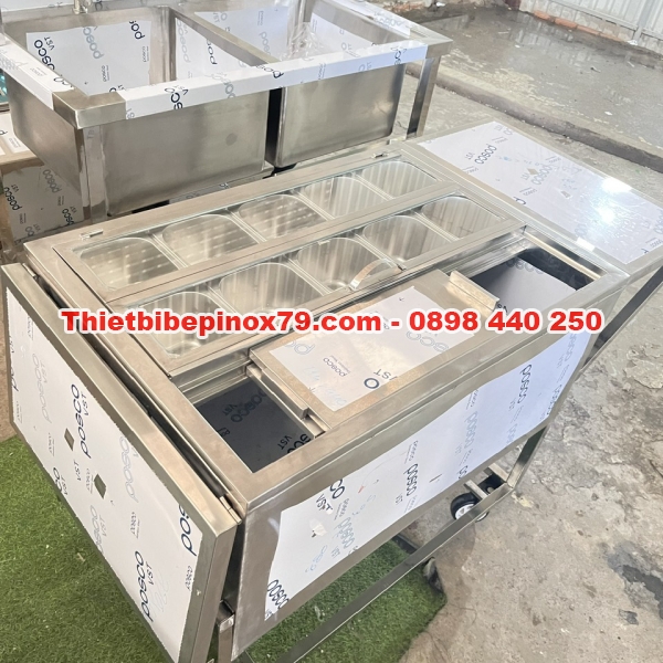 THÙNG ĐÁ INOX 304 CÓ CHÂN KÈM 10 KHAY TOPPING 1/6