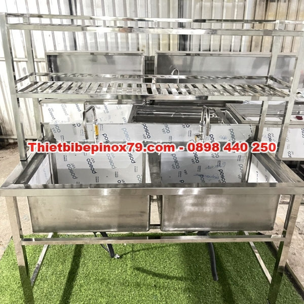 CHẬU RỬA HAI  HỌC CÓ KỆ SONG TRÊN HAI TẦNG DÀI MỘT MÉT TƯ