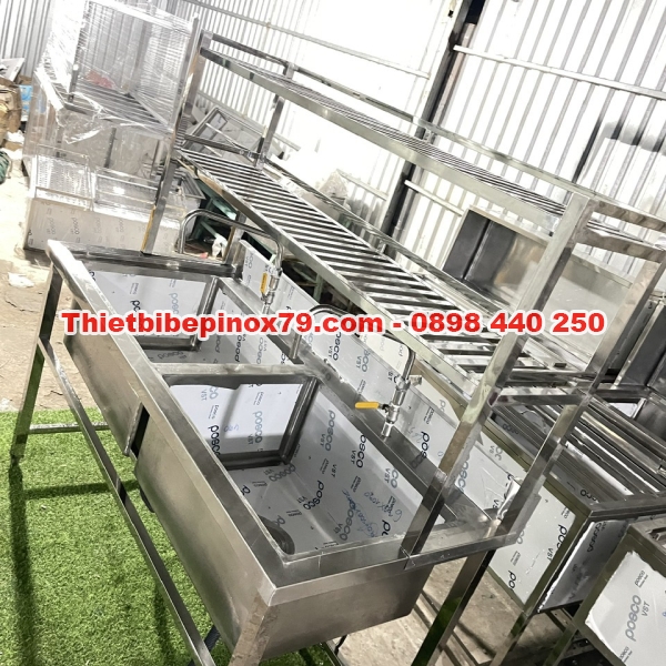CHẬU RỬA HAI  HỌC CÓ KỆ SONG TRÊN HAI TẦNG DÀI MỘT MÉT TƯ