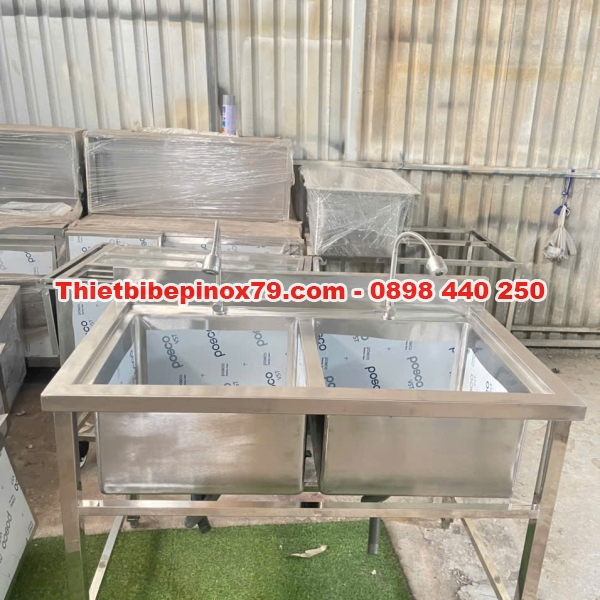 CHẬU RỬA CÔNG NGHIỆP HAI HỌC CÓ CHÂN ĐỨNG