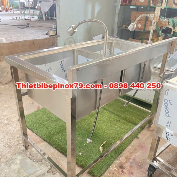 CHẬU RỬA CÔNG NGHIỆP HAI HỌC CÓ CHÂN ĐỨNG