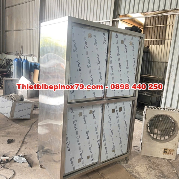 TỦ CHÉN INOX 304 DÙNG TRONG KHU BẾP NHÀ HÀNG. SUẤT ĂN CÔNG NGHIỆP