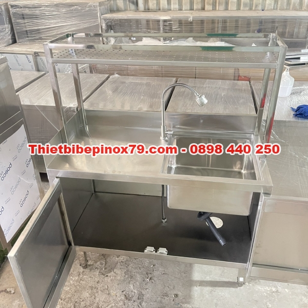  CHẬU RỬA MỘT HỌC CÓ KỆ TRÊN VÀ CỬA PHÍA TRƯỚC