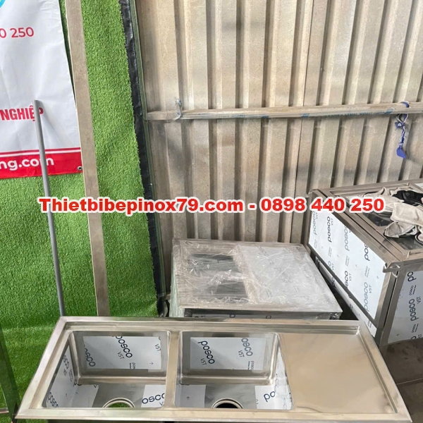 CHẬU RỬA ÂM QUẦY HAI HỌC CÓ CÁNH