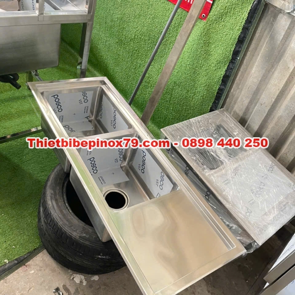 CHẬU RỬA ÂM QUẦY HAI HỌC CÓ CÁNH