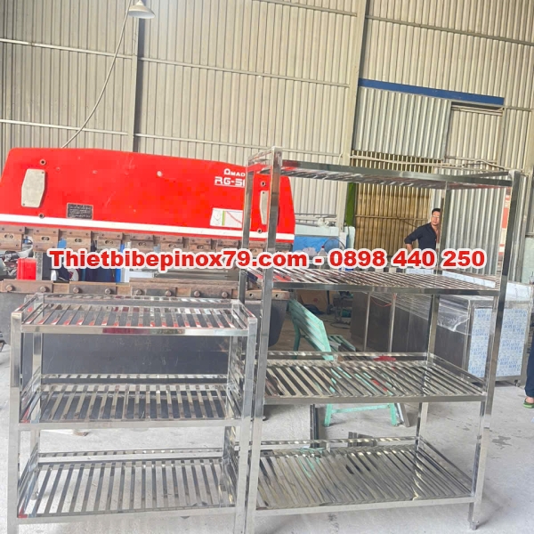 KỆ SONG INOX 304 DÙNG TRONG KHU BẾP CÔNG NGHIỆP