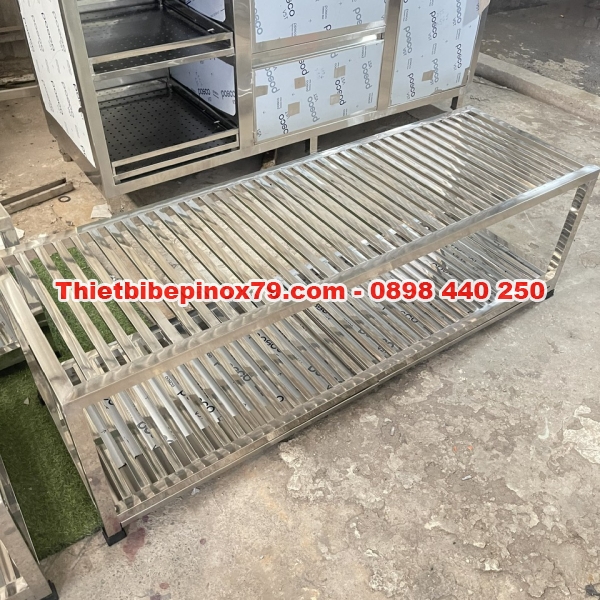 KỆ INOX 304 CÓ MÁNG HỨNG NƯỚC SẢN XUẤT TẠI XƯỞNG
