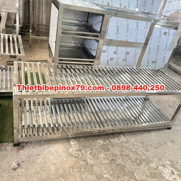 KỆ INOX 304 CÓ MÁNG HỨNG NƯỚC SẢN XUẤT TẠI XƯỞNG