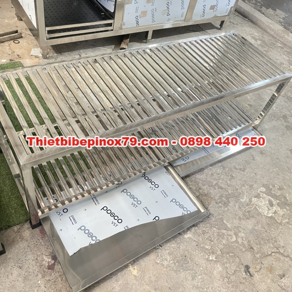 KỆ INOX 304 CÓ MÁNG HỨNG NƯỚC SẢN XUẤT TẠI XƯỞNG