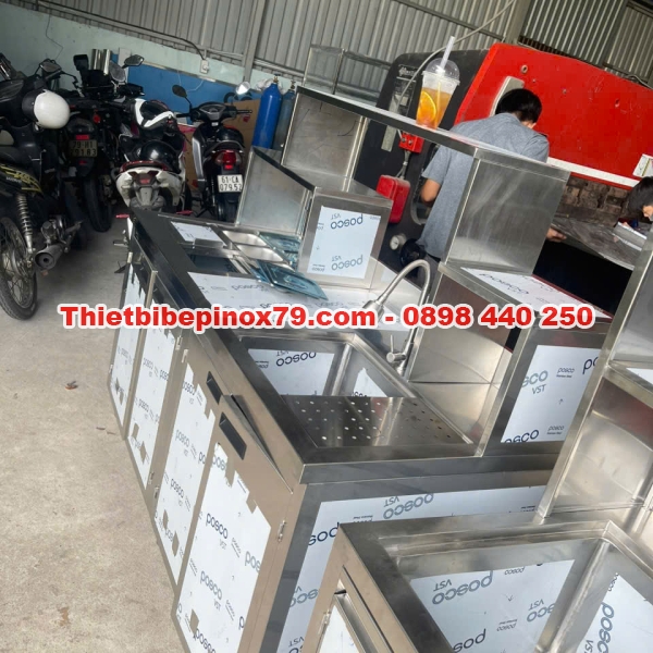 QUẦY PHA CHẾ INOX GIÚP CHO KHU PHA CHẾ SẠCH ĐẸP