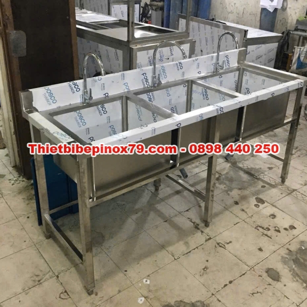 CHẬU RỬA CÔNG NGHIỆP BA HỌC INOX KỲ DƯƠNG SẢN XUẤT TẠI XƯỞNG