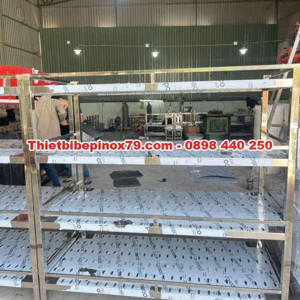 KỆ INOX 304 CÓ 4 TẦNG ĐỘT LỖ