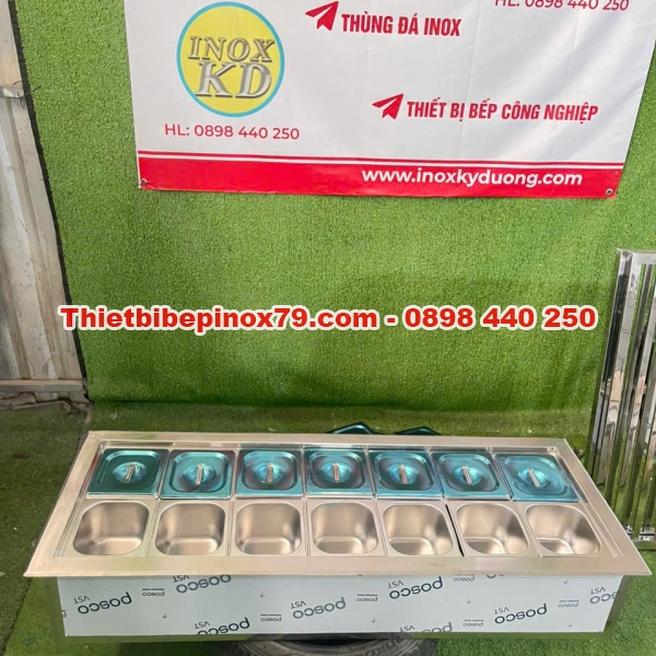 THÙNG ĐÁ INOX 304 GIỮ LẠNH 14 KHAY TOPPING ĐẶT ÂM MẶT QUẦY 