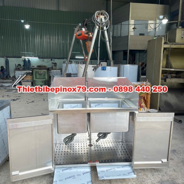 TỦ CHẬU RỬA CÔNG NGHIỆP CÓ GÁY CHẮN NƯỚC 3 MẶT