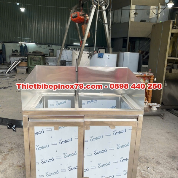 TỦ CHẬU RỬA CÔNG NGHIỆP CÓ GÁY CHẮN NƯỚC 3 MẶT