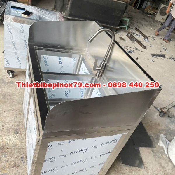 TỦ CHẬU RỬA CÔNG NGHIỆP CÓ GÁY CHẮN NƯỚC 3 MẶT
