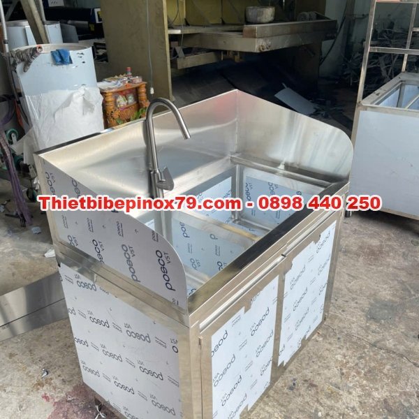 TỦ CHẬU RỬA CÔNG NGHIỆP CÓ GÁY CHẮN NƯỚC 3 MẶT