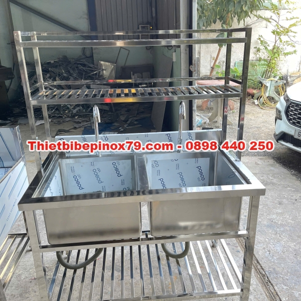 Chậu rửa chén công nghiệp hai học và kệ song trên hai tầng
