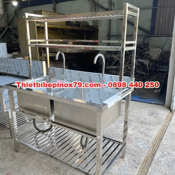 Chậu rửa chén công nghiệp hai học và kệ song trên hai tầng