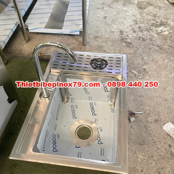 Chậu rửa inox 304 âm quầy kèm phun trán ly