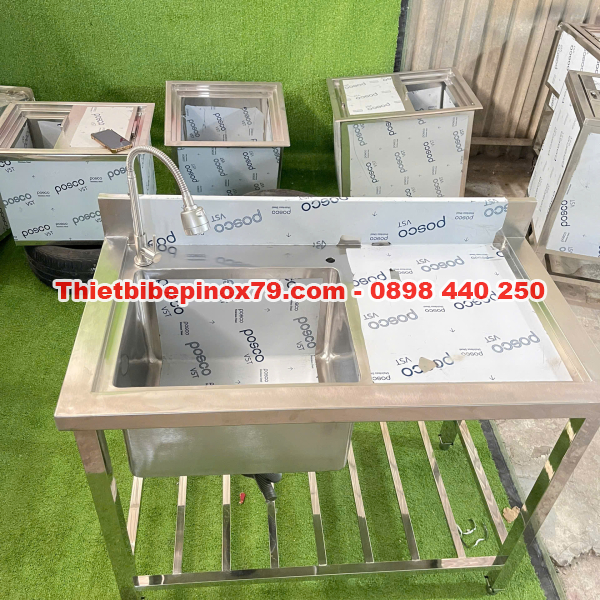 CHẬU RỬA INOX 304 CÓ BÀN CHỜ – GIẢI PHÁP TIỆN LỢI CHO KHU BẾP, THIẾT KẾ CÔNG NGHIỆP