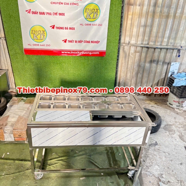 THÙNG ĐÁ INOX 304 CÓ CHÂN TÍCH HỢP KHAY TOPPING GIẢI PHÁP TỐI ƯU TIỆN LỢI CHO QUÁN TRÀ SỮA