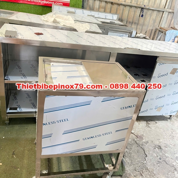 THÙNG ĐÁ INOX 304 CÓ CHÂN CAO CẤP – TIỆN LỢI  VÀ BỀN BỈ