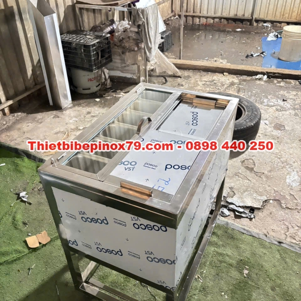 THÙNG ĐÁ INOX KHAY TOPPING CÓ CHÂN BNAHS XE GIÚP PHA CHẾ CHUYÊN NGHIỆP CHO QUÁN TRÀ SỮA