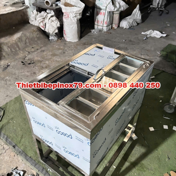 THÙNG ĐÁ INOX KHAY TOPPING CÓ CHÂN BNAHS XE GIÚP PHA CHẾ CHUYÊN NGHIỆP CHO QUÁN TRÀ SỮA