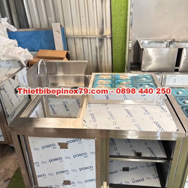 QUẦY PHA CHẾ INOX 304 CỬA LÙA TÍCH HỢP CHẬU RỬA VÀ THÙNG ĐÁ KHAY TOPPING