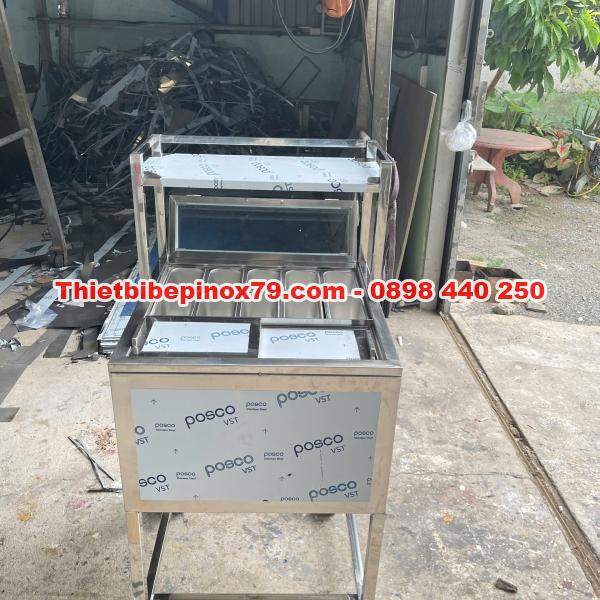 THÙNG ĐÁ INOX 304 TÍCH HỢP KHAY TOPPING CÓ CHÂN BÁNH XE, KỆ TRÊN