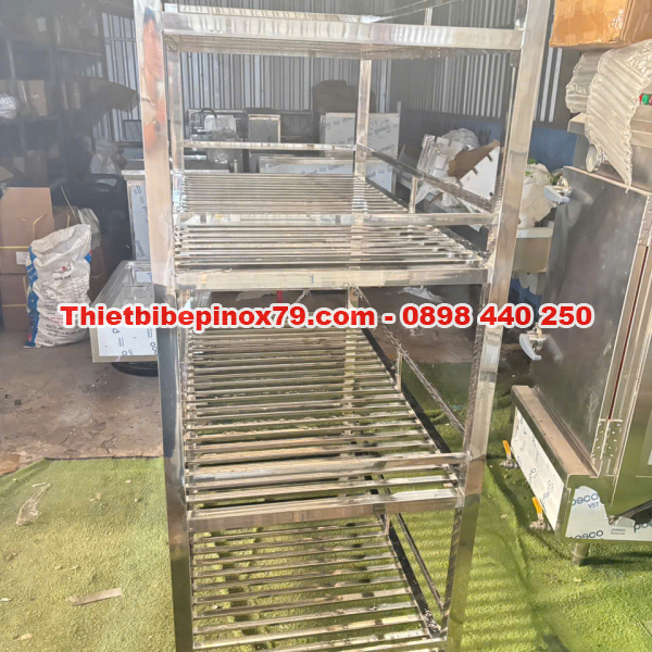 KỆ INOX 4 TẦNG INOX 304 CAO CẤP GIẢI PHÁP LƯU TRỮ CHUYÊN NGHIỆP CHO BẾP CÔNG NGHIỆP