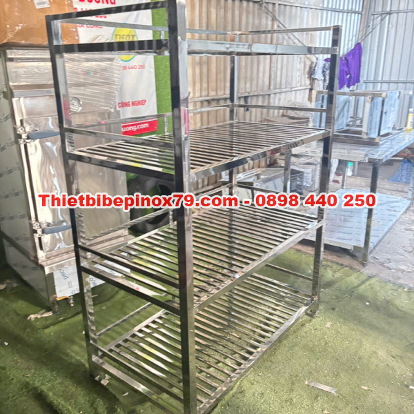 KỆ INOX 4 TẦNG INOX 304 CAO CẤP GIẢI PHÁP LƯU TRỮ CHUYÊN NGHIỆP CHO BẾP CÔNG NGHIỆP